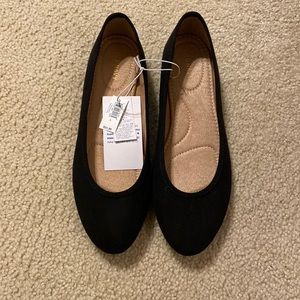 Black ballet flats
